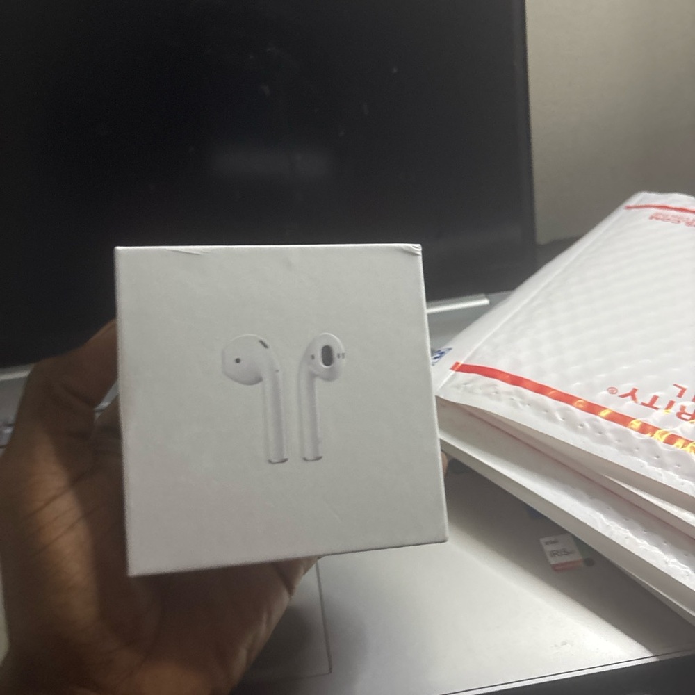 Airpods 2nd Gen With Charging Case